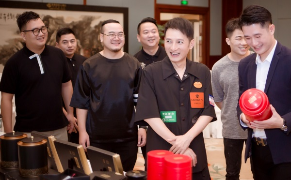 廣東朝顏茶葉簽約著名主持人李維嘉先生